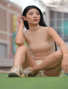 《网上冲浪-一女一桶》