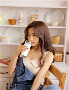 《挖坟-边做爰边吃奶的视频男女》